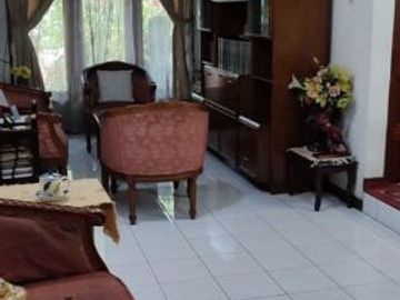 Rumah besar cocok untuk kantor dan kostan jl surya Sumantri sukajadi Bandung