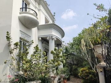 Rumah mewah 2 lantai classic house di Jagakarsa,Jaksel