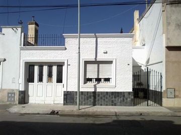 CASA EN 9 DE JULIO 459