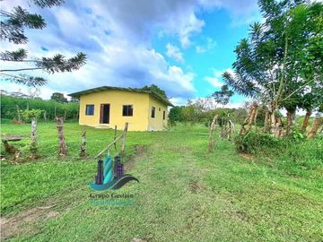 VENDO CASA 2HAB EN LOTE DE 800M2 LA ESTRELLA