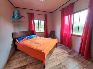 VENDO CASA 2HAB EN LOTE DE 800M2 LA ESTRELLA