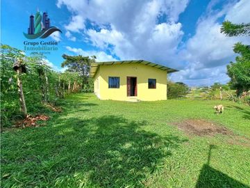 VENDO CASA 2HAB EN LOTE DE 800M2 LA ESTRELLA