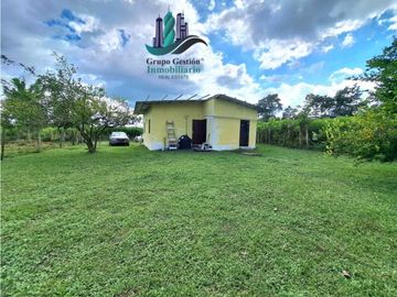 VENDO CASA 2HAB EN LOTE DE 800M2 LA ESTRELLA