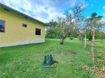 VENDO CASA 2HAB EN LOTE DE 800M2 LA ESTRELLA