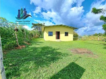 VENDO CASA 2HAB EN LOTE DE 800M2 LA ESTRELLA