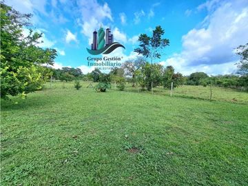 VENDO CASA 2HAB EN LOTE DE 800M2 LA ESTRELLA