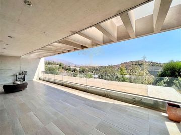 Casa en venta de 5 dorm. en Lo Barnechea