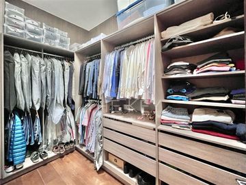 Casa en venta de 5 dorm. en Lo Barnechea