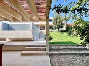 Casa en venta de 5 dorm. en Lo Barnechea