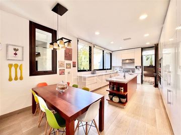 Casa en venta de 5 dorm. en Lo Barnechea