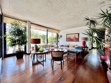 Casa en venta de 5 dorm. en Lo Barnechea