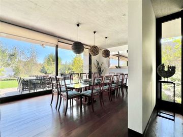 Casa en venta de 5 dorm. en Lo Barnechea