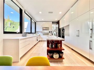Casa en venta de 5 dorm. en Lo Barnechea