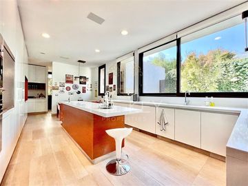 Casa en venta de 5 dorm. en Lo Barnechea