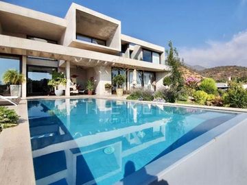 Casa en venta de 5 dorm. en Lo Barnechea