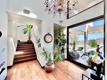 Casa en venta de 5 dorm. en Lo Barnechea