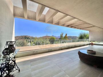Casa en venta de 5 dorm. en Lo Barnechea