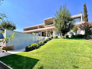 Casa en venta de 5 dorm. en Lo Barnechea