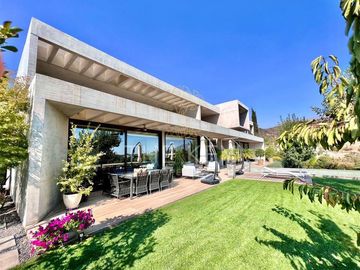 Casa en venta de 5 dorm. en Lo Barnechea