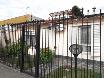 Casa en venta en Moron Sur