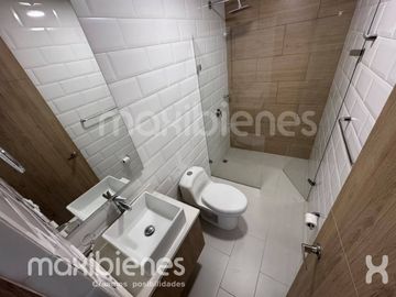 apartamento en arriendo en los colores. Cod A72566