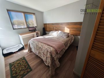 Casa con vista al mar, 2D y 1B en amplio terreno de 2.500 m2
