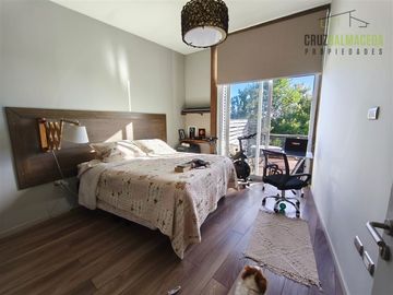 Casa con vista al mar, 2D y 1B en amplio terreno de 2.500 m2
