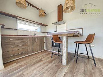 Casa con vista al mar, 2D y 1B en amplio terreno de 2.500 m2