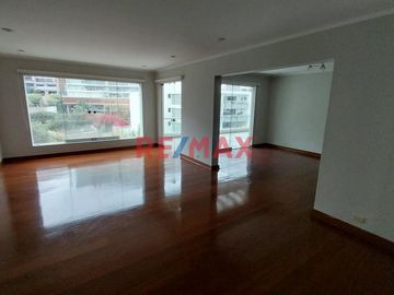 ¡🏡 Vive en el Penthouse de tus Sueños en Golf Los Incas, Surco!
✨ Descubre este exclusivo penthouse dúplex, ubicado en la privilegiada zona de Golf L