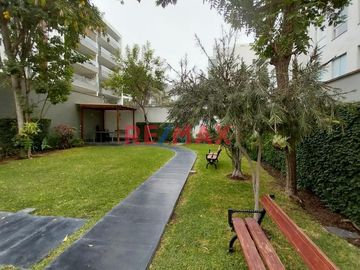 ¡🏡 Vive en el Penthouse de tus Sueños en Golf Los Incas, Surco!
✨ Descubre este exclusivo penthouse dúplex, ubicado en la privilegiada zona de Golf L