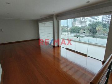 ¡🏡 Vive en el Penthouse de tus Sueños en Golf Los Incas, Surco!
✨ Descubre este exclusivo penthouse dúplex, ubicado en la privilegiada zona de Golf L