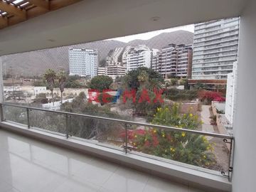 ¡🏡 Vive en el Penthouse de tus Sueños en Golf Los Incas, Surco!
✨ Descubre este exclusivo penthouse dúplex, ubicado en la privilegiada zona de Golf L