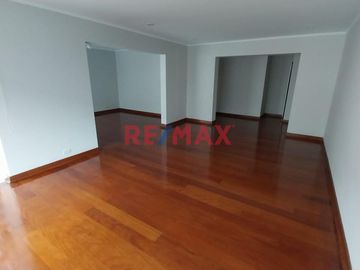 ¡🏡 Vive en el Penthouse de tus Sueños en Golf Los Incas, Surco!
✨ Descubre este exclusivo penthouse dúplex, ubicado en la privilegiada zona de Golf L