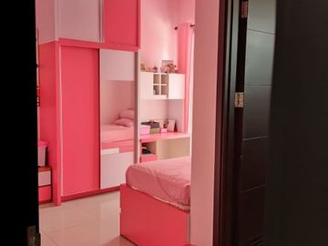 DISEWAKAN RUMAH BAGUS 3 LANTAI HOOK FULL FURNISH DI GREEN LAKE CITY CIPONDOH