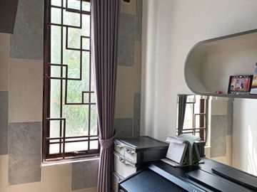 DISEWAKAN RUMAH BAGUS 3 LANTAI HOOK FULL FURNISH DI GREEN LAKE CITY CIPONDOH