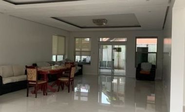 Corner House with Pool for Sale in Alabang 400, Cupang, Muntinlupa City