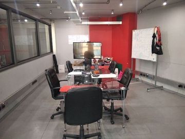 Amplia y Moderna Oficina en Ciudad Empresarial (UF 40/X m2)