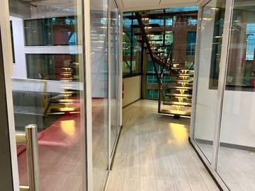 Amplia y Moderna Oficina en Ciudad Empresarial (UF 40/X m2)
