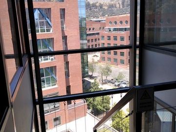Amplia y Moderna Oficina en Ciudad Empresarial (UF 40/X m2)