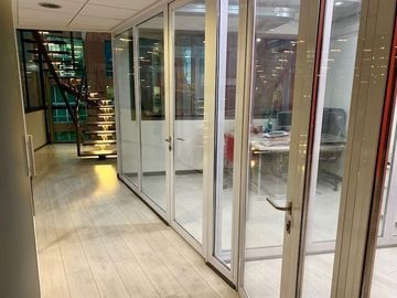 Amplia y Moderna Oficina en Ciudad Empresarial (UF 40/X m2)