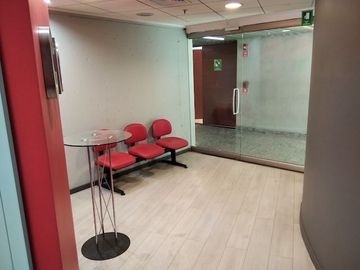 Amplia y Moderna Oficina en Ciudad Empresarial (UF 40/X m2)