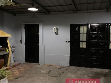 NUEVO VALOR  Casa sobre lote propio en Caseros. APTA CREDITO HIPOTECARIO.