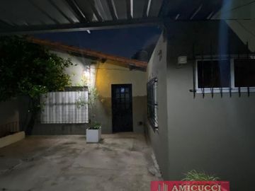 NUEVO VALOR  Casa sobre lote propio en Caseros. APTA CREDITO HIPOTECARIO.