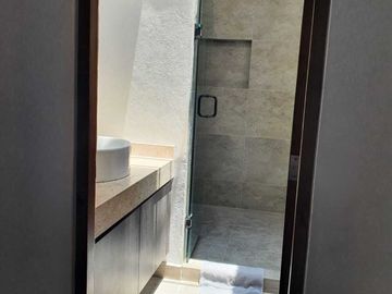 Residencia con 14 deptos ejecutivos para renta con jardín, alberca para Renta