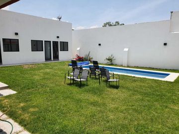 Residencia con 14 deptos ejecutivos para renta con jardín, alberca para Renta