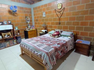 casa en venta en miravalle. Cod V14124