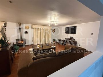 Casa 3D-4B con Piscina en Parcela de 1.800 m Las Encinas