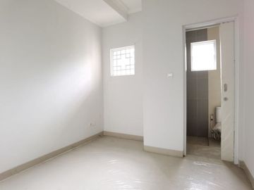 JUAL RUGI RUMAH BAGUS MODERN 2 LANTAI DI MALIBU VILLAGE GADIN SERPONG