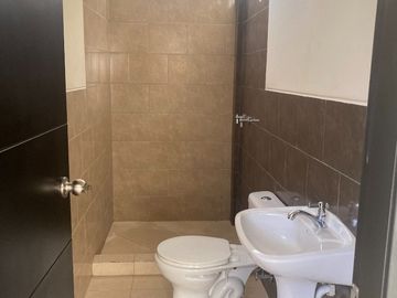 alquilo casa en Manta en urbanización privada cerca del registro civil