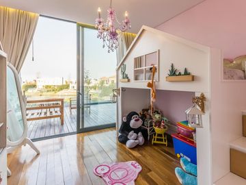 VENTA CON RENTA Especatucular casa moderna de diseño, lote al lago , 4 dorm. en suite